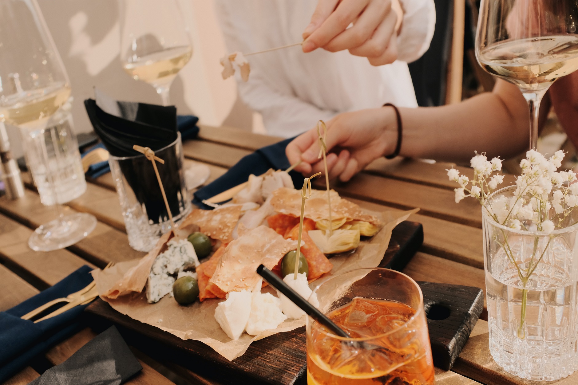 Italiaans aperitief: de geheimen om ze op de beste manier te organiseren Italiaans aperitief: de geheimen om ze op de beste manier te organiseren